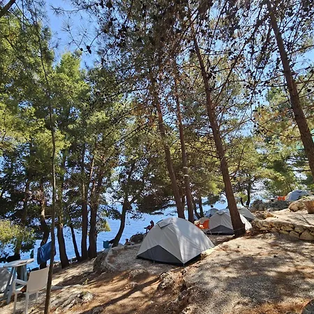 Οργανωμένο κάμπινγκ Pine Side Camp