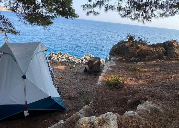 Pine Side Camp Himarë