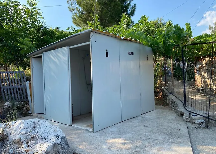 Pine Side Camp Himare