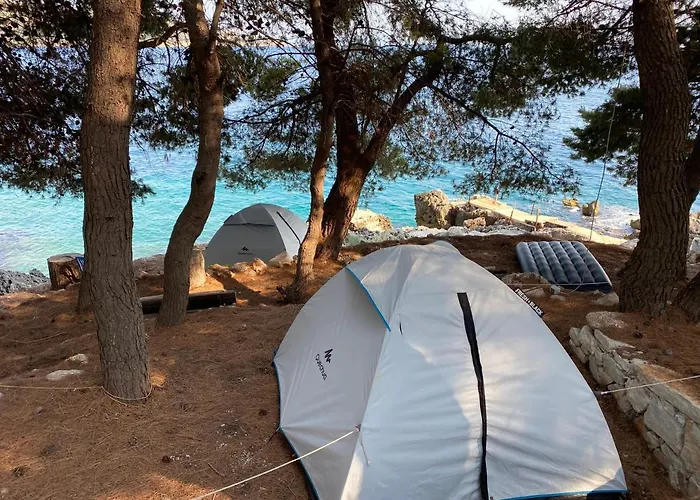 Pine Side Camp Himarë