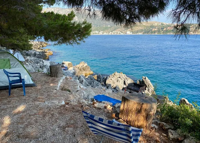 Pine Side Camp * Himarë